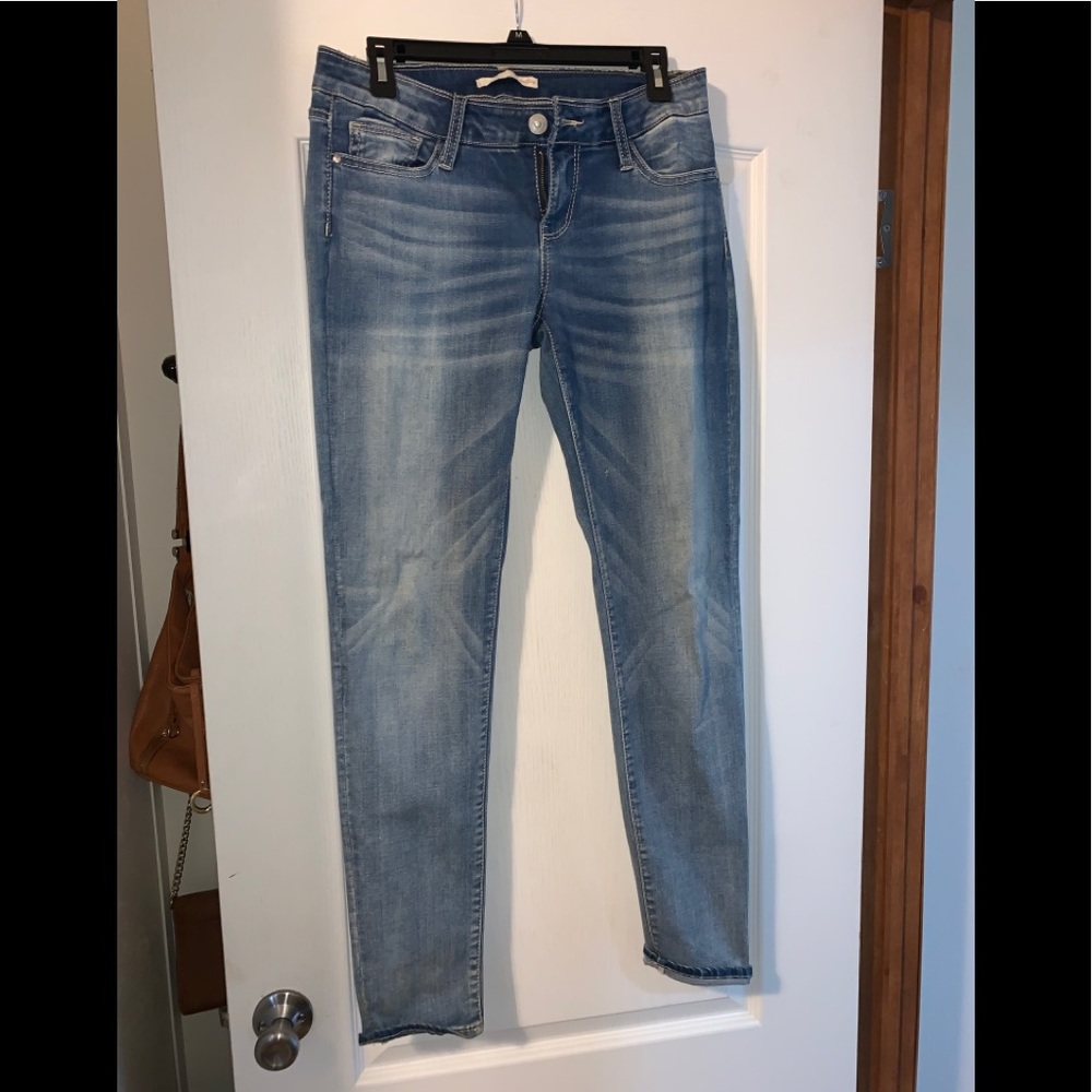 NWOT buckle day trip light skinny jeans